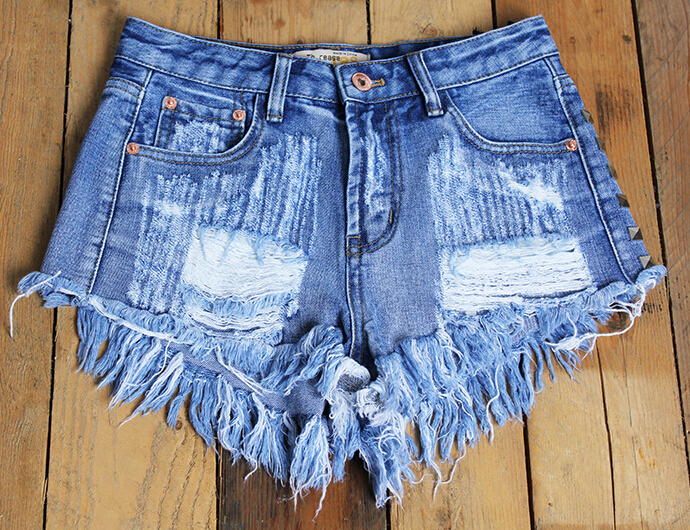 Fashionable Rivets Ripped Jeans Shorts on Luulla